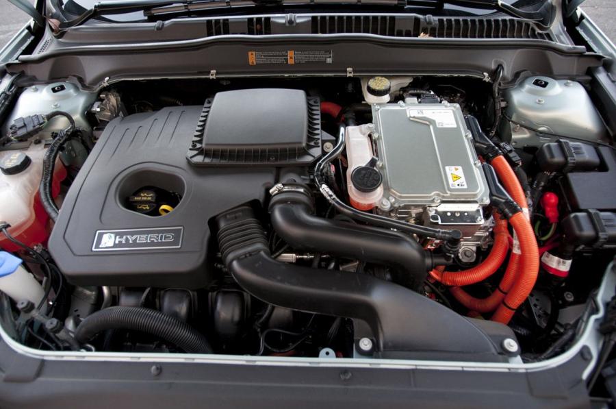  Ford Fusion Hybrid SE 2013 года  (фото 18 из 26)